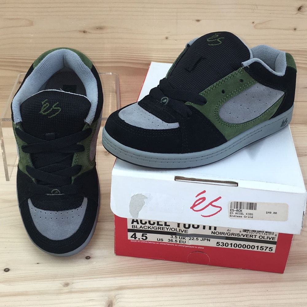 ES Accel Youth Size 4.5 Black/Grey/Olive Skate NIB